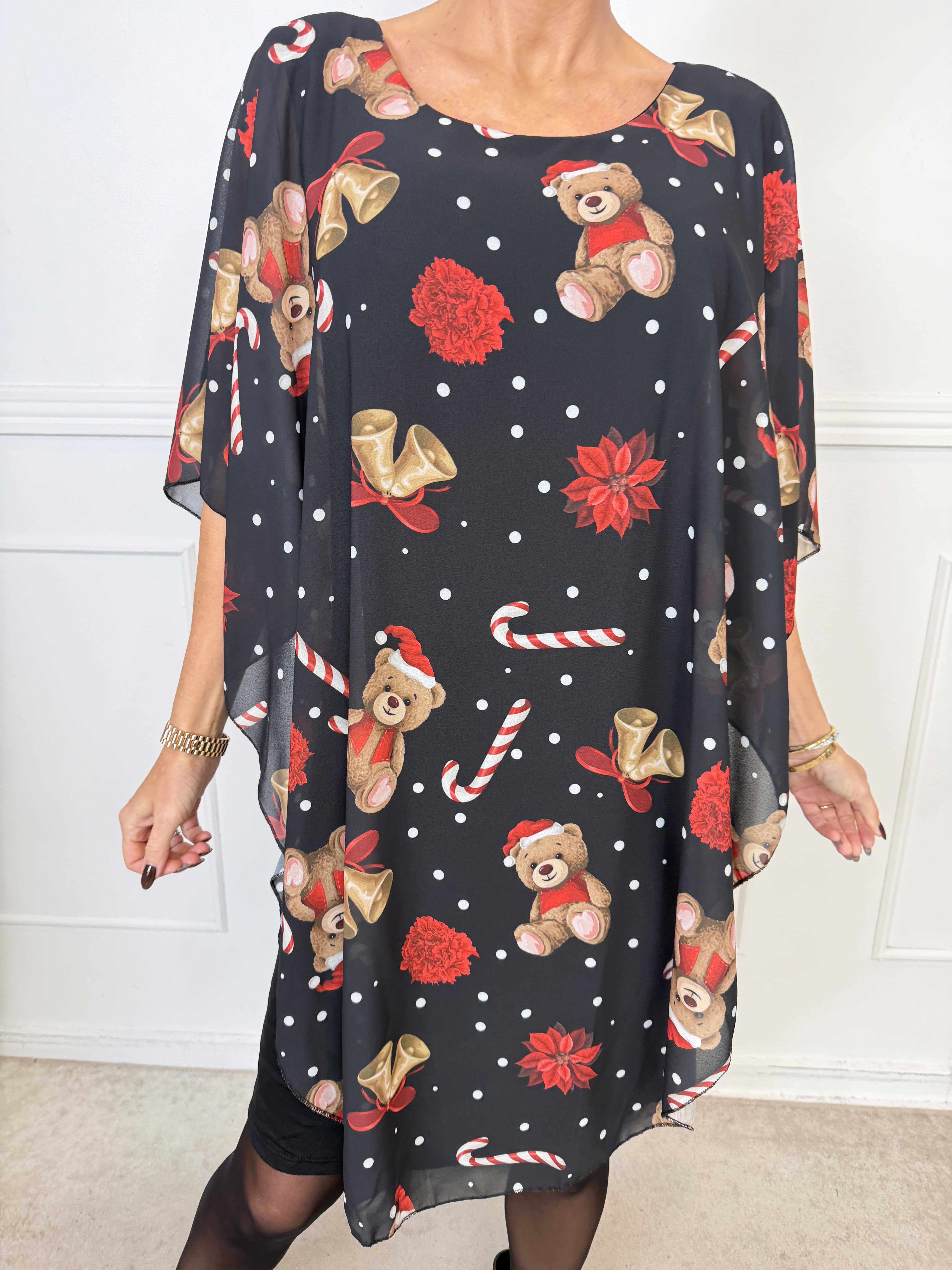 Kenya Kandis - Tunikaklänning i plus size med fina chiffonlager och charmiga julmotiv